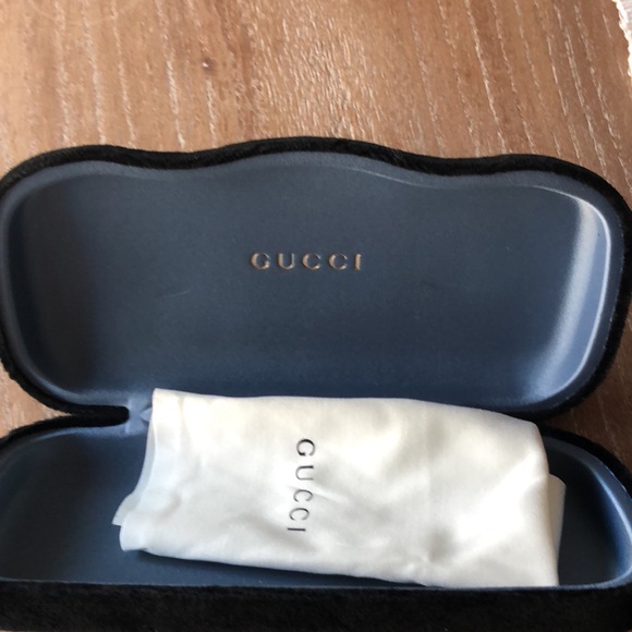 Gucci velvet sunglasses case - Picture 2 of 3